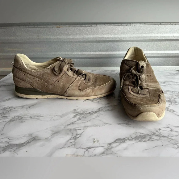 UGG Australia Tye Lace Up Leather Perforated Fashion Sneakers Brown Sz 12 Womens - Picture 2 of 10